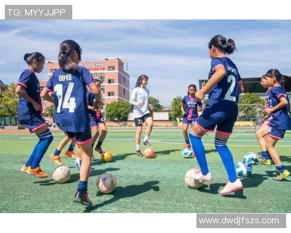 广州足球队耐力解析:从体能训练到比赛表现的全面探讨 广州足球队耐力解析:从体能训练到比赛表现的全面探讨