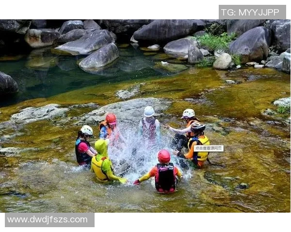 重庆攀岩队协作技巧与战术分析探讨攀岩运动的团队精神与默契配合 重庆攀岩队协作技巧与战术分析探讨攀岩运动的团队精神与默契配合